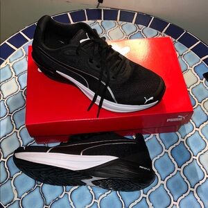 🐾PUMS SOFTRIDE SNEAKERS🫂